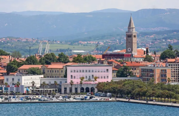 Razprodan Novoletni loto, ki prina&scaron;a tudi stanovanji v Ljubljani in Kopru