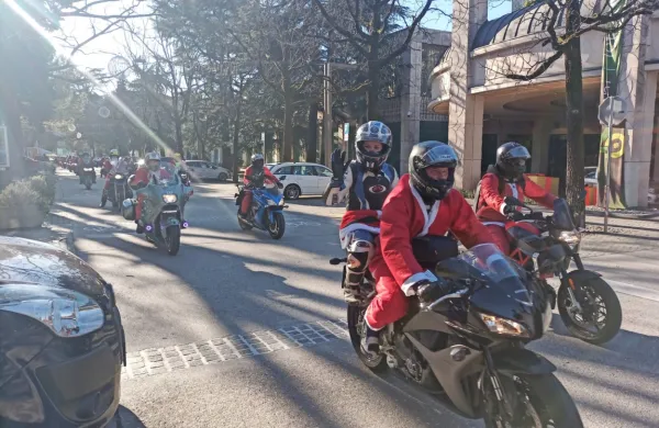 V času božičnega obdarovanja so svojo tradicionalno vožnjo po 
Goriški ponovno izvedli Božički na motorjih. 