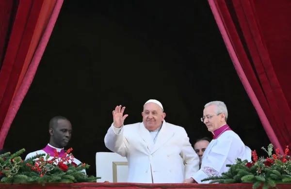 Papež je spomnil tudi  na težke humanitarne razmere v Sudanu, ki 
ga je prizadela lakota. 