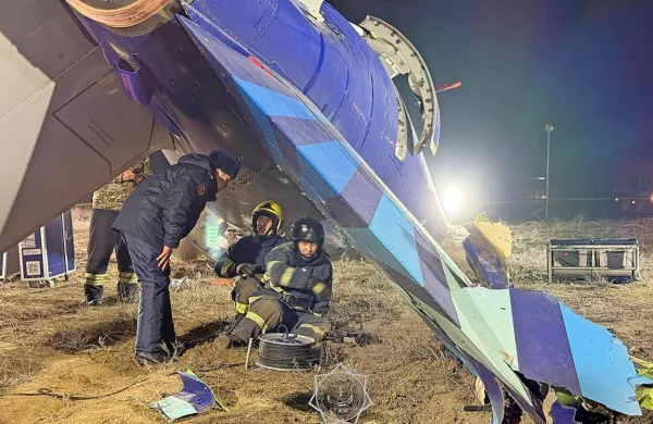 Strmoglavljeno letalo Embraer 190 je v sredo vzletelo iz Bakuja in 
poletelo proti čečenskemu mestu Grozni.