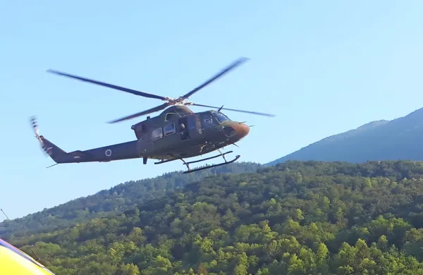 Nesrečno štiriletno deklico so z vojaškim helikopterjem odpeljali v 
ljubljanski klinični center. (Fotografija je simbolična)