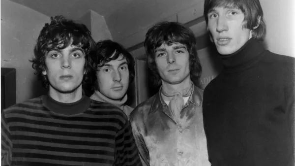  Syd Barret  (na fotografiji iz leta 1967 prvi z leve) je bil  eden izmed 
soustanoviteljev legendarne rock skupine Pink Floyd.