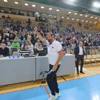Vroča kri v končnici ni mogla preprečiti zmage gostiteljev (FOTO)