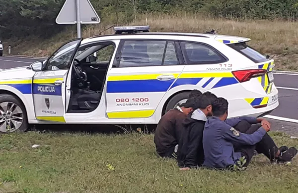 Kriminalisti  še  preiskujejo, kaj  se  je  dogajalo  s  štirimi  Indijkami,  ki  
so  prijavile,  da  jih  je  nekdo  ugrabil  (fotografija  je  simbolična).    