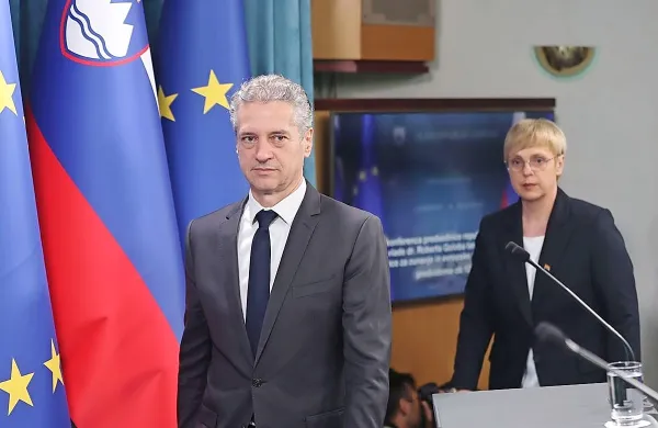 Od spomladi sta se Robert Golob in Nataša Pirc Musar srečala 
samo enkrat, čeprav sta napovedala, da se bosta dobivala vsak 
mesec.