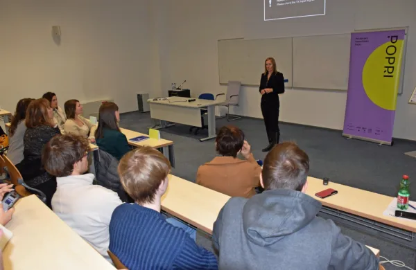 Udeležence je na včerajšnjem zaključku v Primorskem tehnološkem parku pozdravila direktorica Tanja Kožuh.