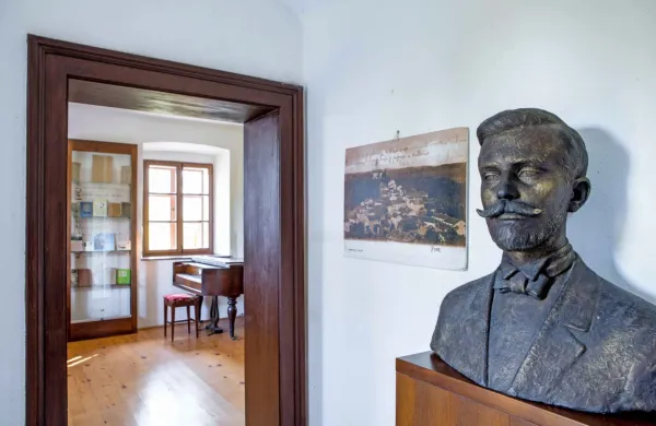 Obiskovalci Kettejevi poti si bodo lahko ogledali tudi Kettejevo 
spominsko sobo.
