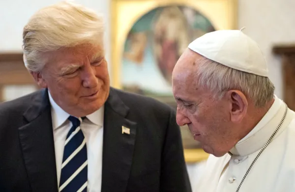 Papež Frančišek je  kritičen do načrtov novoizvoljenega ameriškega predsednika Donalda Trumpa glede ostrejše migracijske 
politike. 
