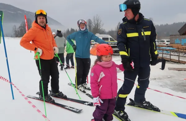 Organizatorji projekta enodnevnega brezplačnega učenja 
smučanja z ambasadorjem Juretom Koširjem so prepričani, da se 
je za ta nacionalni šport v alpski Sloveniji vredno potruditi.