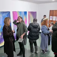 Veliki formati slik so navdušili obiskovalce, ki so se potopili v 
meditativni svet barv.