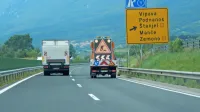 Na vipavski hitri cesti bodo tekla dela vsaj leto in pol, verjetno pa 
še več. 