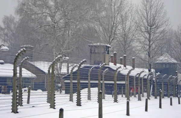 Taborišče smrti Auschwitz-Birkenau velja za trajen opomnik na 
holokavst.