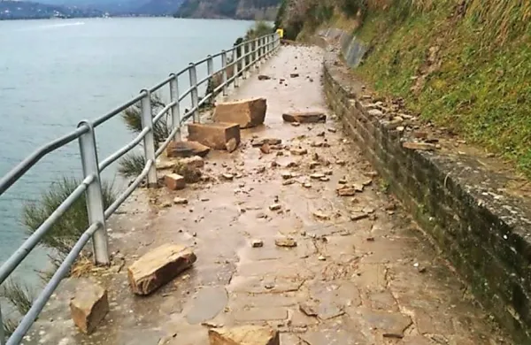 Zaradi razmočenega terena in nevarnosti padanja kamnov je 
pešpot med Piranom in Fieso do nadaljnjega zaprta.