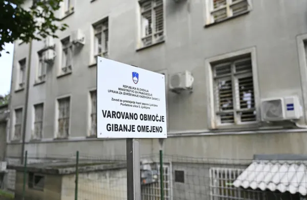 Države so  Sloveniji priporočile ukrepe na področju sovražnega 
govora in prenatrpanosti zaporov.