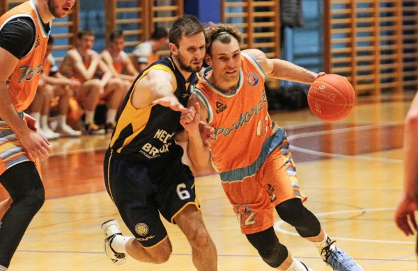 Nemanja Ščekić (z žogo na arhivski fotografiji) je po vrnitvi postal 
prvo ime Portoroža.