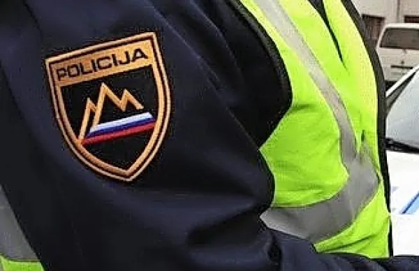 Policisti prosijo za pomoč udeležence in očividce nesreče pred Kanalom