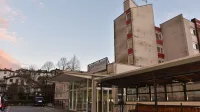 Dom upokojencev v matični stavbi v Novi Gorici in na domovih 
skrbi za pomoč ostarelim v kar šestih občinah. 