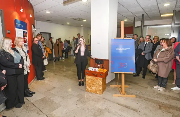 Proslavo ob okrogli obletnici portoroške Turistice so med drugim 
simbolično obeležili z odprtjem razstave Turistica - 30 let preteklosti za turizem prihodnosti. 