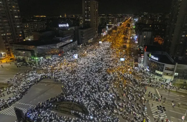 Protesti v Srbiji: &scaron;tudenti v Novem Sadu blokirali tri mostove
