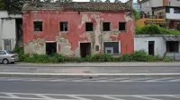 Vse kaže, da nekdanja gostilna ne bo dočakala boljših časov. Občina je odkupila zemljišče, da bi pospešila državne načrte za rekonstrukcijo 
Šmarske ceste oziroma izgradnjo hitre ceste. 