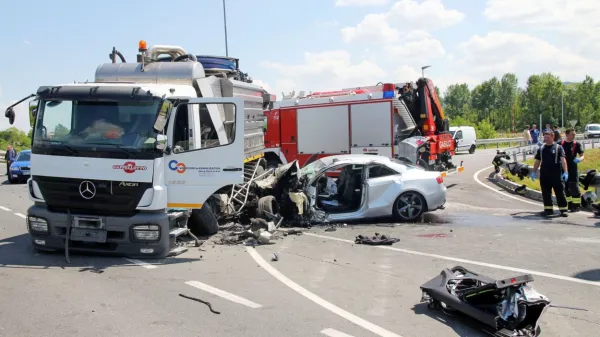 Odkar je Slovenija samostojna, so naše ceste terjale 7952 življenj, 
skoraj 330.000 ljudi se je v prometnih nesrečah huje telesno 
poškodovalo. 