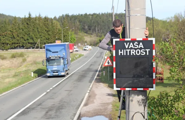 Prikazovalniki hitrosti so se doslej izkazali kot učinkovit ukrep za 
zmanjšanje povprečnih hitrosti na cestah. Pridružili se jim bodo še  
merilniki varnostne razdalje.