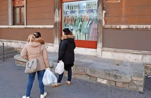 Ena od najbolj znanih tržaških nakupovalnih atrakcij - trgovina 
Mirella - je ponovno v težavah.