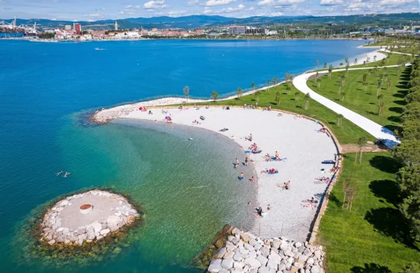 Gostinski lokal v Obmorskem parku v Žusterni bo na večji povr&scaron;ini