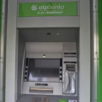 Policisti    poskus  vloma  v  bankomat  še preiskujejo. 