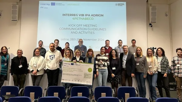 Partnerstvo projekta 4PETHABECO na zagonskem srečanju projekta, ki se je odvijalo novembra 2024 na Univerzi v Vidmu (Italija).
