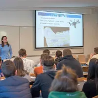    Sodobni študij  je kombinacija  študija v predavalnicah,  individualnega študija in aktivnega vključevanja  v projektno delo.
