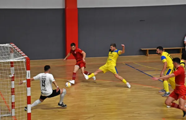 Za Oplast je dva zadetka dosegel David Lah (z žogo).