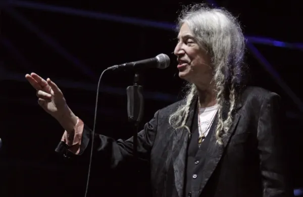 Ameriška glasbenica Patti Smith za oktober in november napoveduje turnejo ob 50. obletnici albuma Horses, na kateri bo svoj 
debutantski studijski album izvajala v celoti.