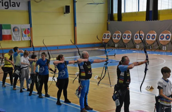 Zaključek dvoranske sezone je na Primorsko prinesel devet 
članskih odličij. 