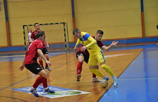 Aleksander Stanić je za Bronx zadel dvakrat in ga popeljal v vodstvo, a Škofjoti prednosti niso znali zadržati. 

