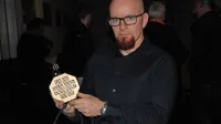 Prihajajo pozlačene slu&scaron;alke