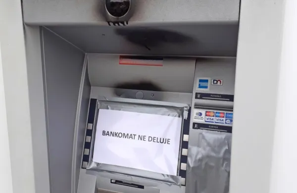 Decembra  so  storilci napadli  bankomat  v  Podgradu  in ga  spraznili.     