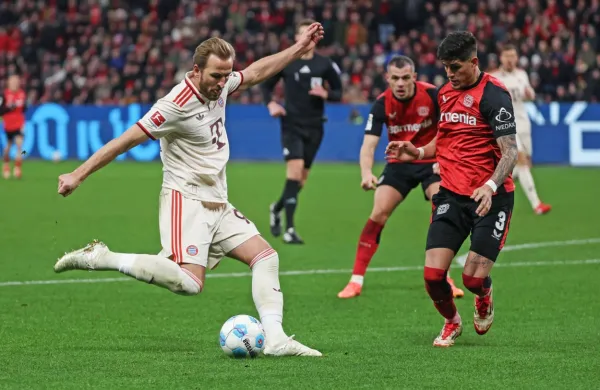 Harry Kane (z žogo) bi se z Bayernom lahko  v osmini finala lige prvakov 
znova pomeril z Bayerjem iz Leverkusna ali pa z Atleticom Jana Oblaka.   