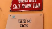 Takšna različica zgodovinske table je bila za inšpektorat za kulturo 
in medije sporna.  