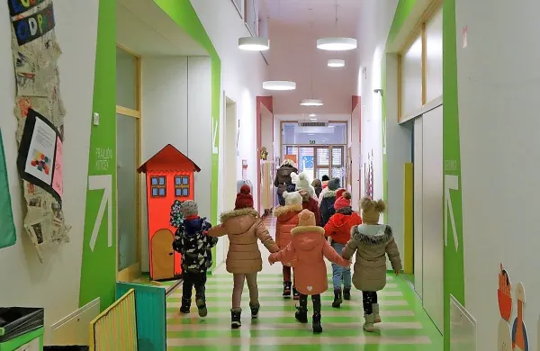 Med mestnimi občinami so se za podražitev storitev v vrtcih že 
odločili v Kopru, Velenju, Slovenj Gradcu in Murski Soboti, drugod 
o tem še razmišljajo.
