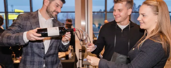 Matej Zaro (levo) je s svojimi vini že dolgo pod Meritovim 
okriljem.