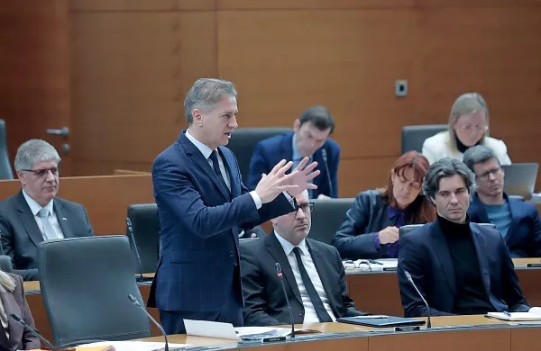 

Premier Robert Golob je dejal, da ne bo nobenih podražitev več, a se je uštel.