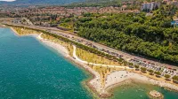 Na prvi občinski razpis za najem 300 kvadratnih metrov   površin v 
obmorskem parku se ni prijavil nihče. Izklicna cena je znašala  
10.000 evrov. 