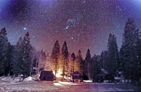 Te dni lahko na večernem nebu opazujemo planetarni maraton, ko 
lahko vse planete našega Osončja opazujemo v zelo kratkem 
času. 