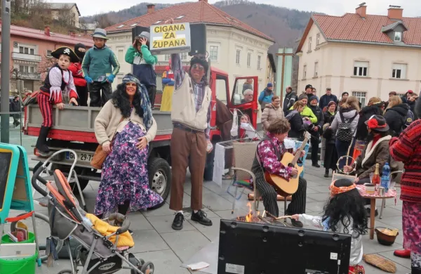 V pustni prestolnici Grapa, pravzaprav Idrija, so se odlično počutili 
domačini in priseljenici. Cigana za župana pa še ne bodo dobili, ker 
se bo kmalu vrnil predpustni župan.