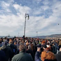 &Scaron;olsko ladjo Amerigo Vespucci so pričakale jadrnice in velika množica