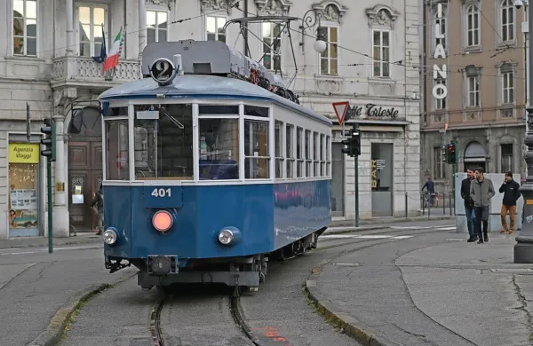 Openski tramvaj spet počiva