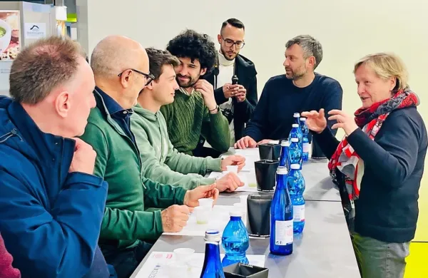 Dr. Milena Bučar Miklavčič je slovensko oljkarstvo predstavila strokovnjakom in ljubiteljem oljčnih olj. 
