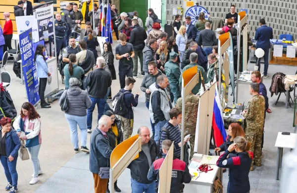 Zaposlitveni sejem: nove zaposlene iskalo več kot 100 delodajalcev