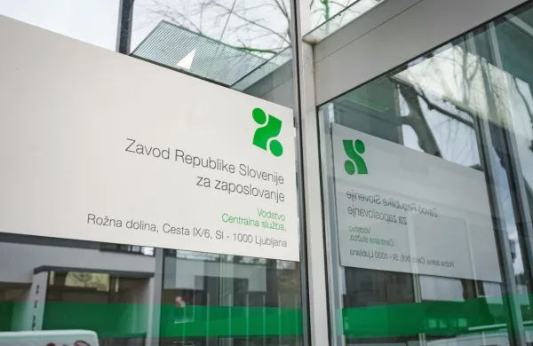 Februarja manj registriranih brezposelnih